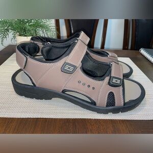 New size 12 mens brown sandals